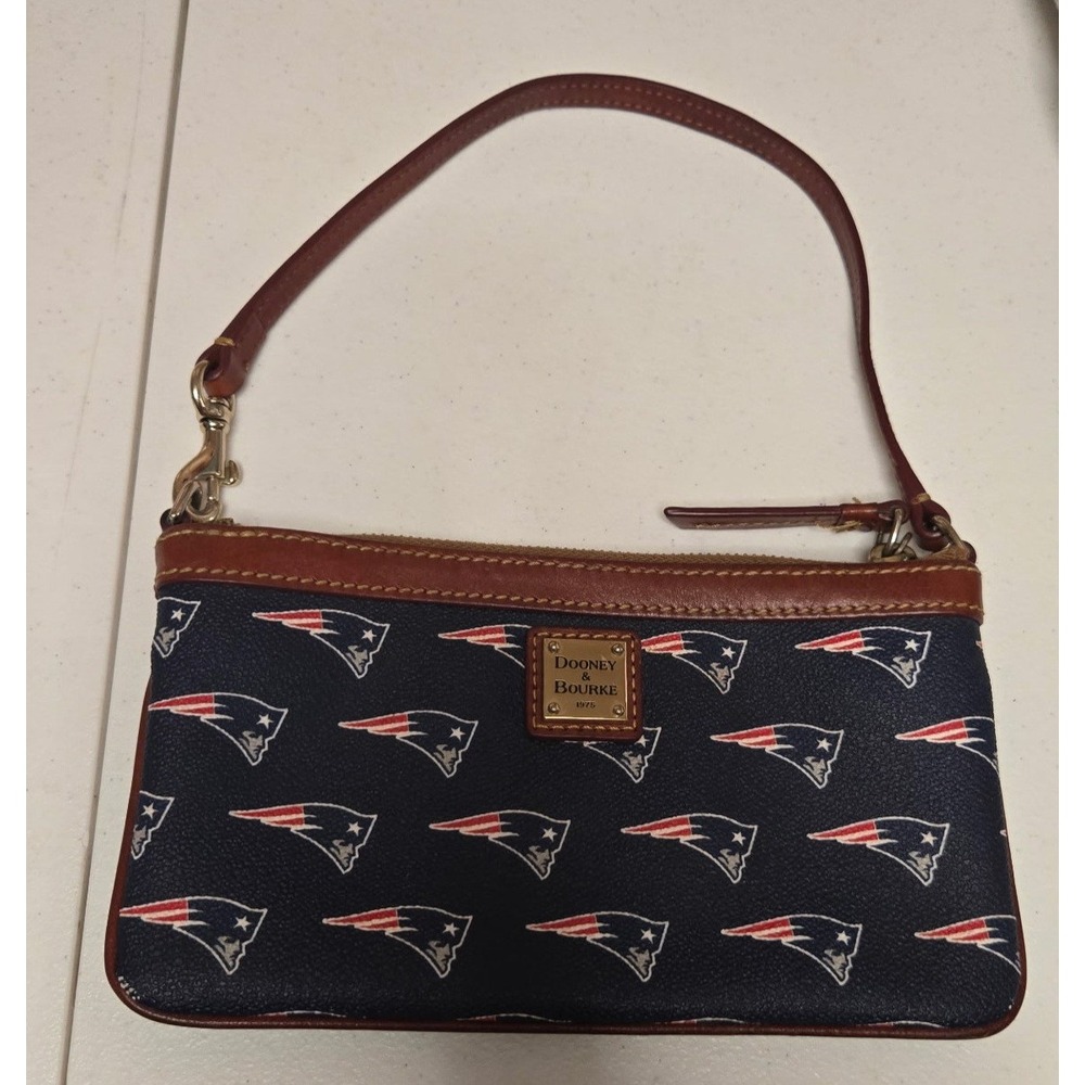 Dooney Bourke New England Patriots NFL Super Bowl Wristlet Pouch‎ Navy Red